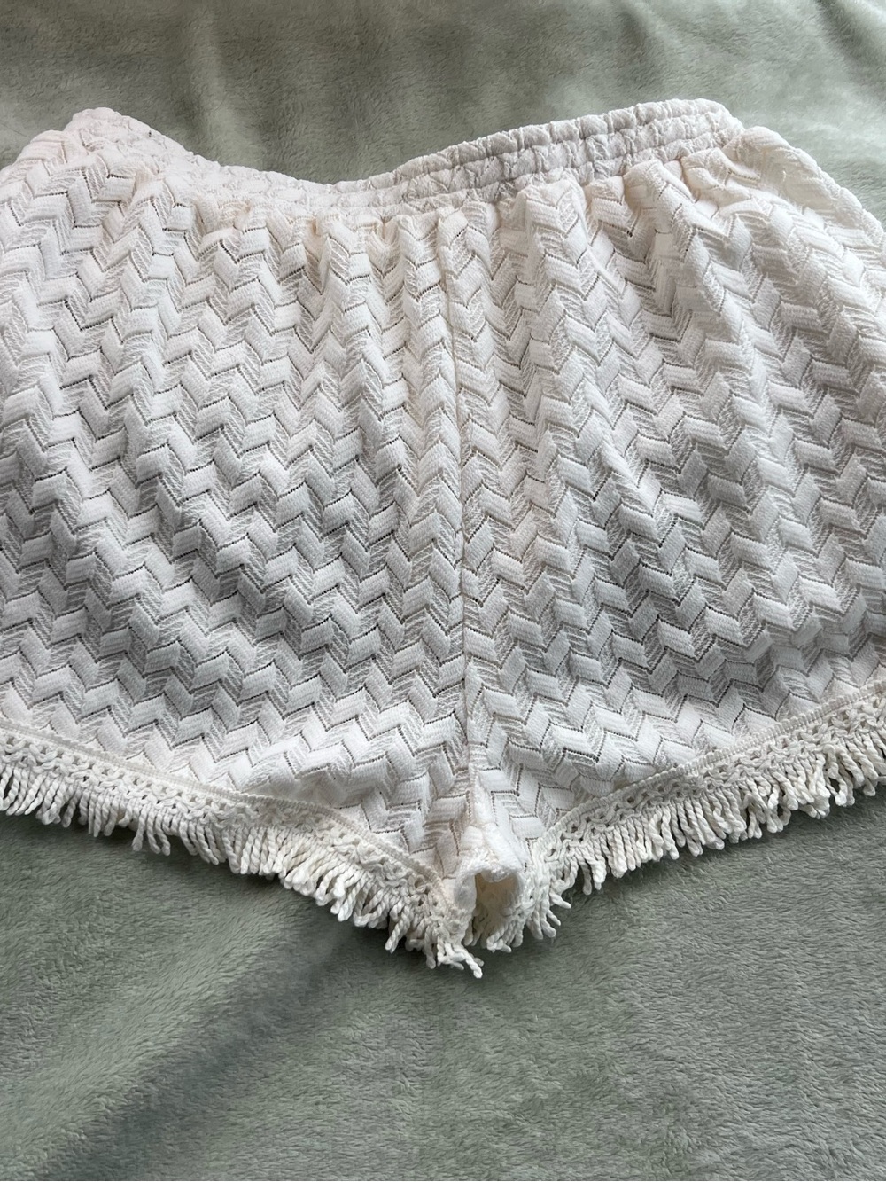 Cupshe Cream Crochet Fringe Beach Coverup Shorts - NWT - Picture 3 of 5